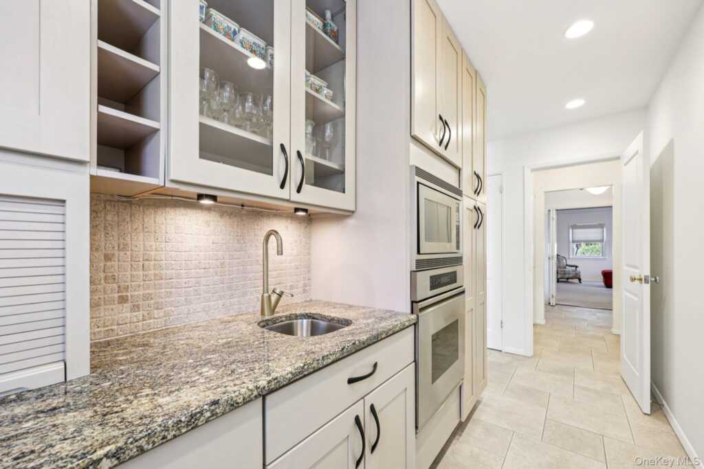 12 Old Oak Road, Rye, NY 10573 - Photo 13 of 37