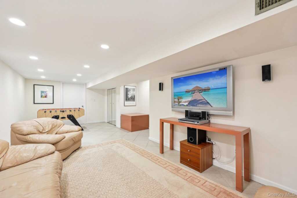 12 Old Oak Road, Rye, NY 10573 - Photo 22 of 37