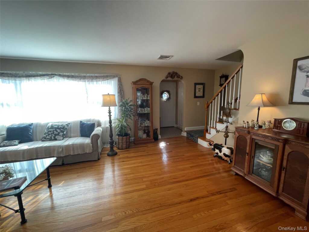 4 Sylvan Way, Suffern, NY 10901 - Photo 2 of 35