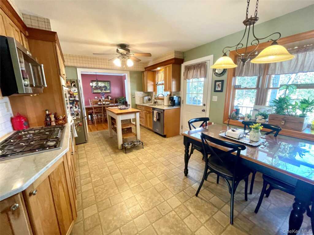 4 Sylvan Way, Suffern, NY 10901 - Photo 8 of 35