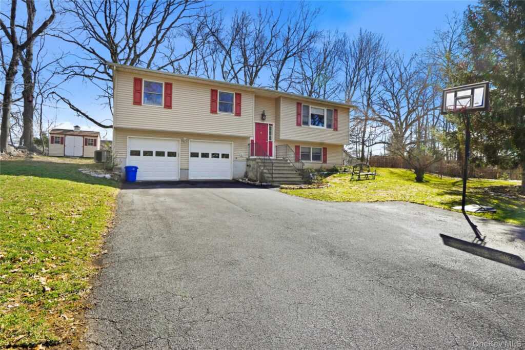 6A Carrie Lane, Nanuet, NY 10954 - Photo 2 of 30