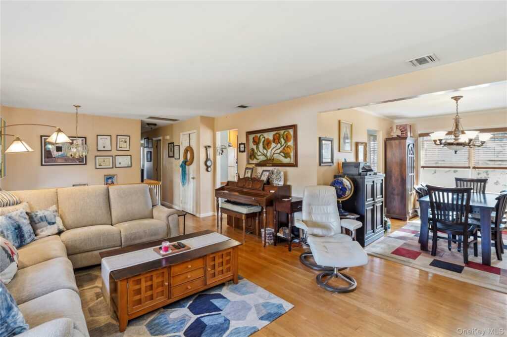 6A Carrie Lane, Nanuet, NY 10954 - Photo 4 of 30