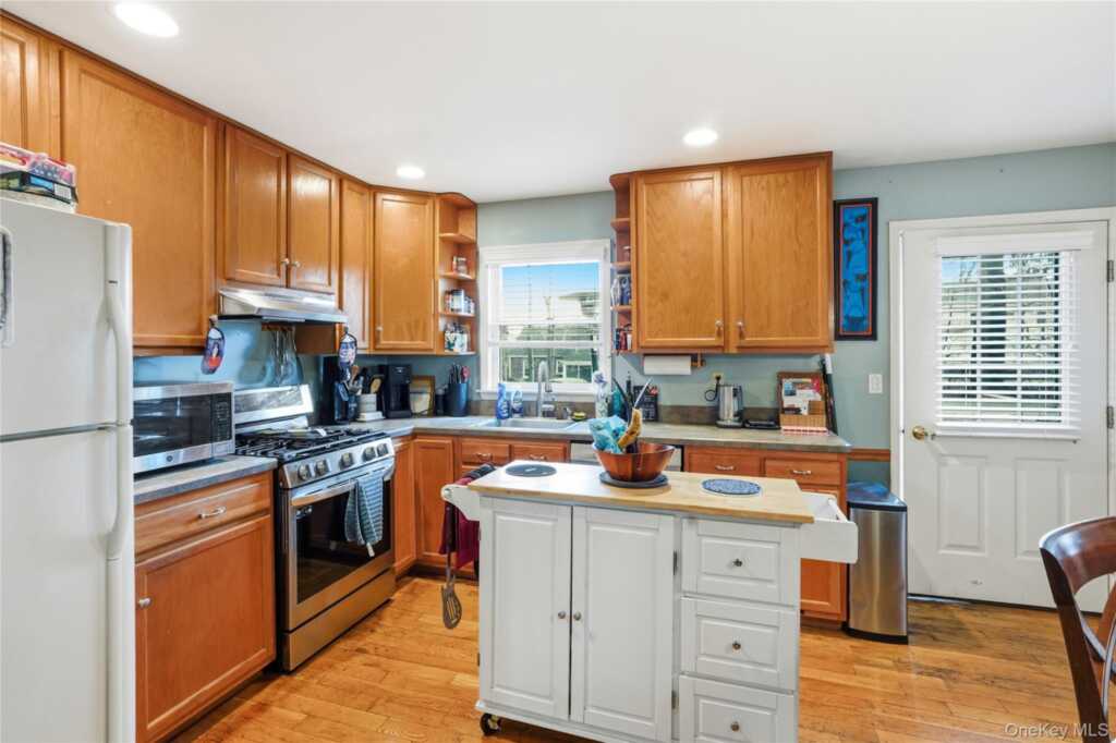 6A Carrie Lane, Nanuet, NY 10954 - Photo 8 of 30