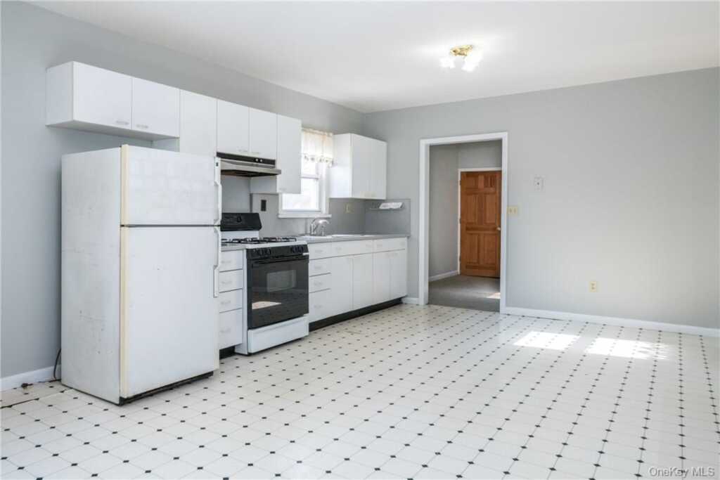 274 Lockwood Avenue, Unit #First floor, New Rochelle, NY 10801 - Photo 10 of 20
