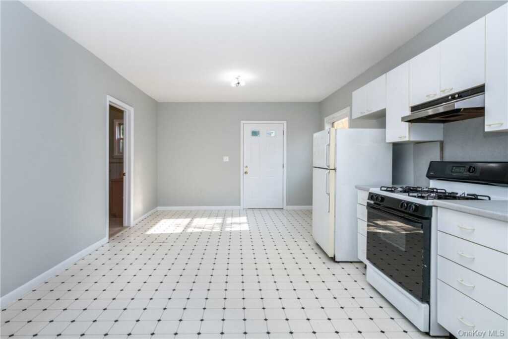 274 Lockwood Avenue, Unit #First floor, New Rochelle, NY 10801 - Photo 6 of 20