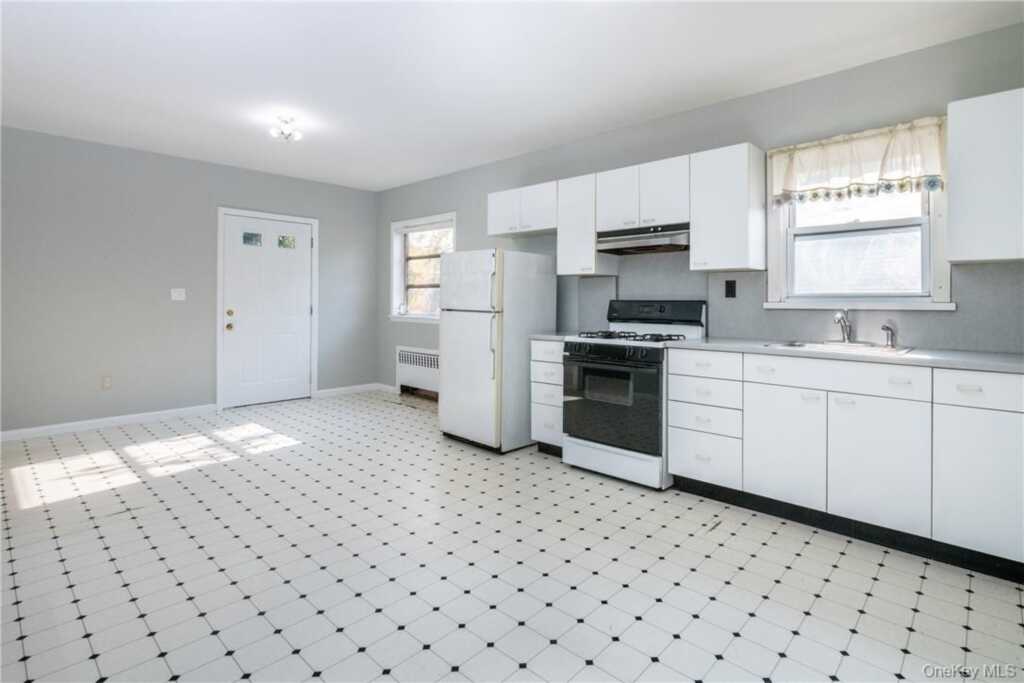 274 Lockwood Avenue, Unit #First floor, New Rochelle, NY 10801 - Photo 7 of 20