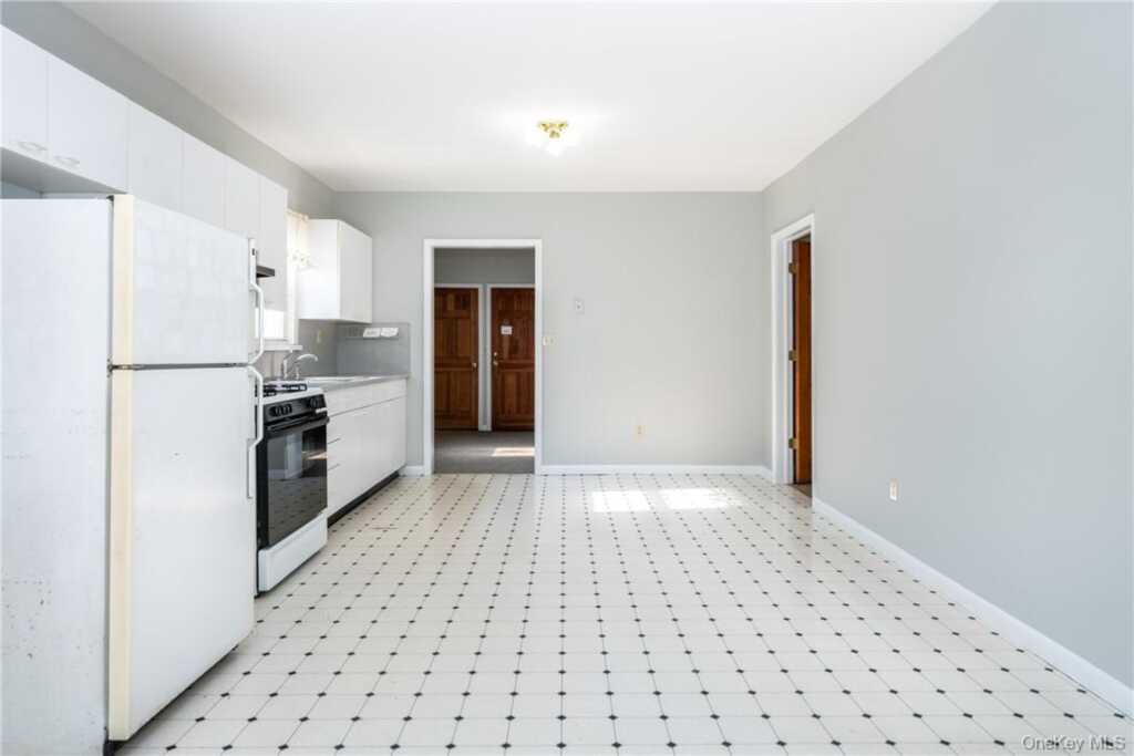 274 Lockwood Avenue, Unit #First floor, New Rochelle, NY 10801 - Photo 9 of 20