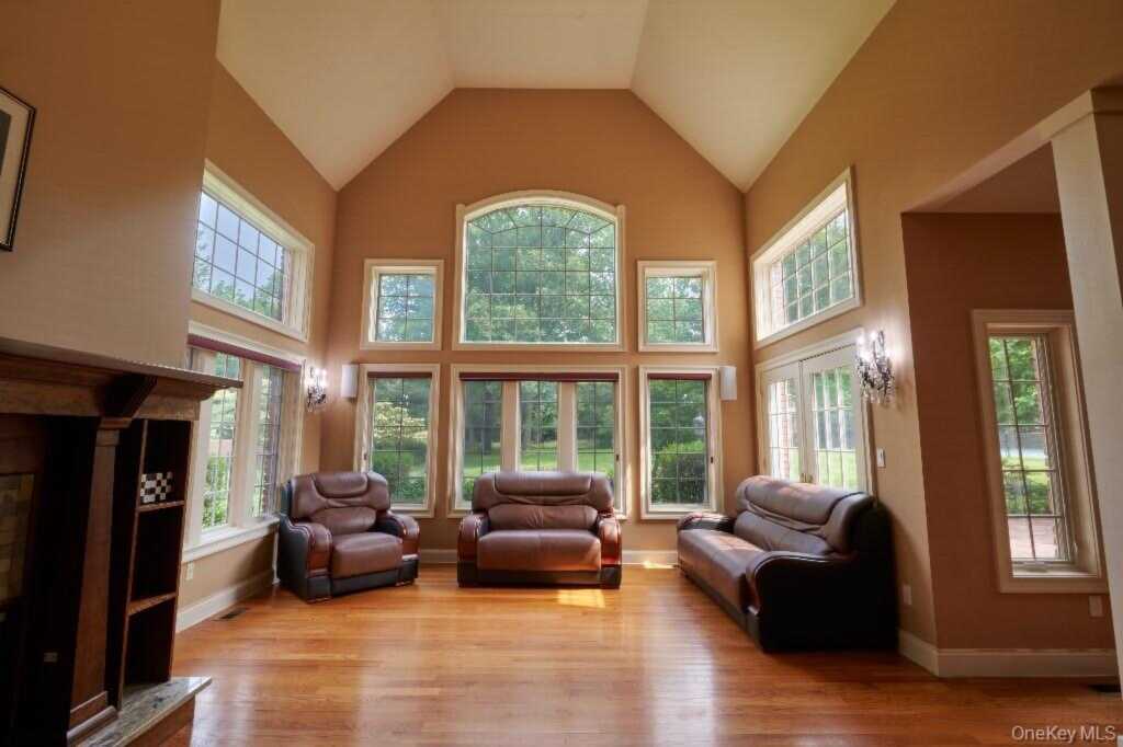 637 S Mountain Road, New City, NY 10956 - Photo 12 of 37