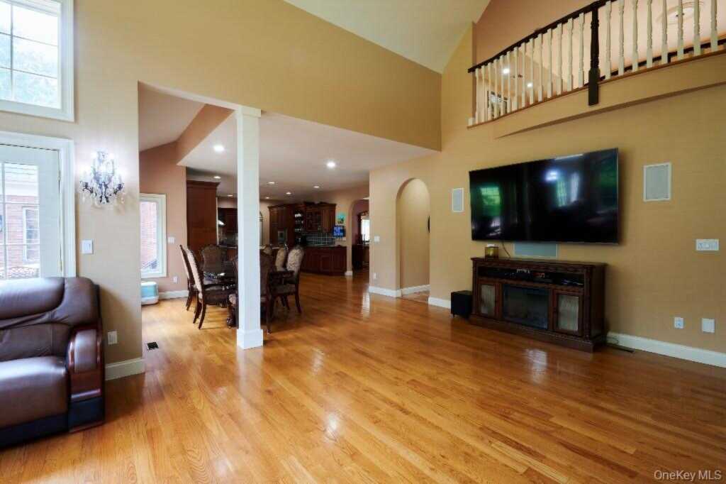 637 S Mountain Road, New City, NY 10956 - Photo 13 of 37