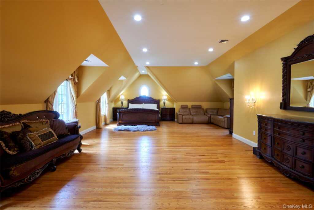 637 S Mountain Road, New City, NY 10956 - Photo 23 of 37
