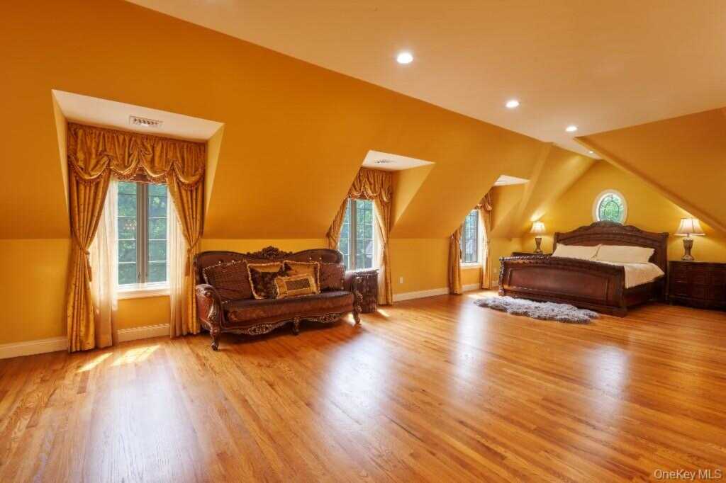 637 S Mountain Road, New City, NY 10956 - Photo 24 of 37