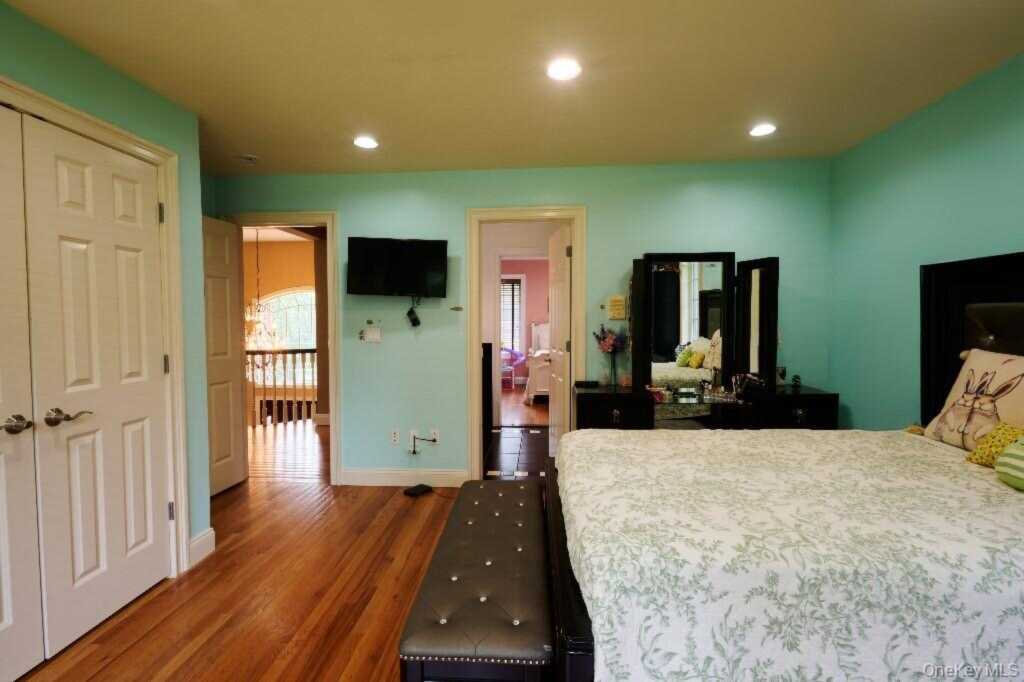 637 S Mountain Road, New City, NY 10956 - Photo 31 of 37