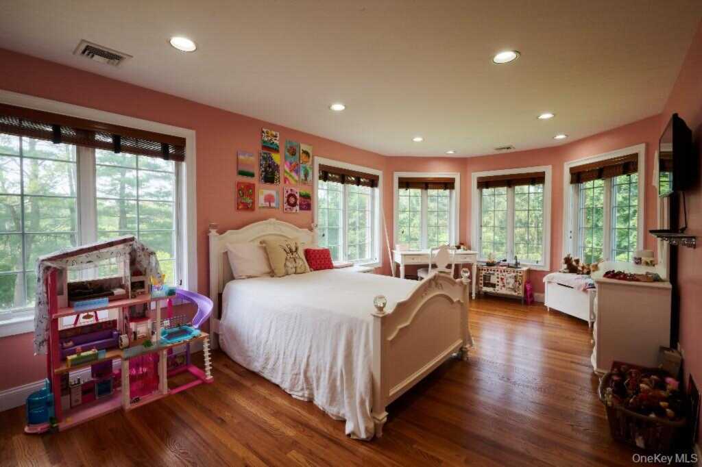 637 S Mountain Road, New City, NY 10956 - Photo 34 of 37