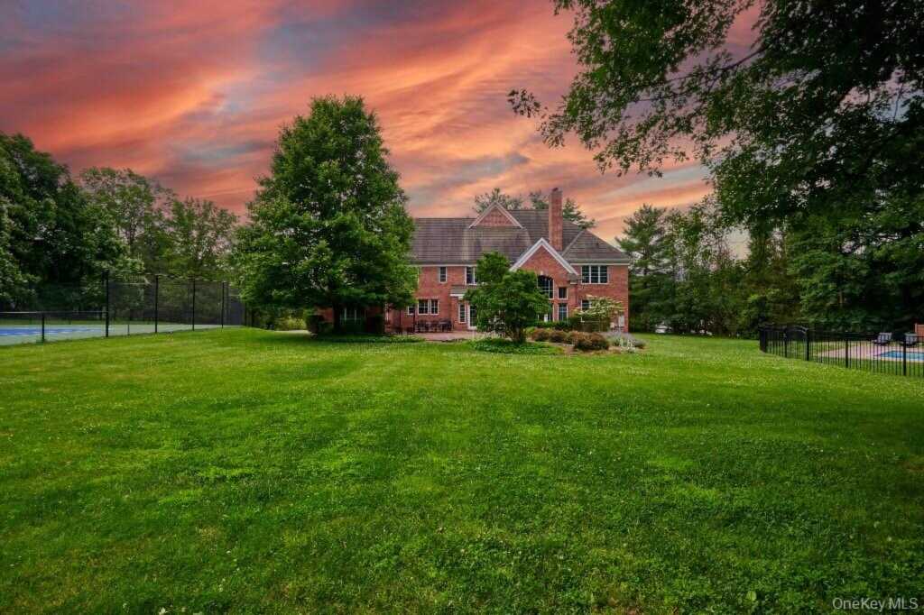 637 S Mountain Road, New City, NY 10956 - Photo 4 of 37