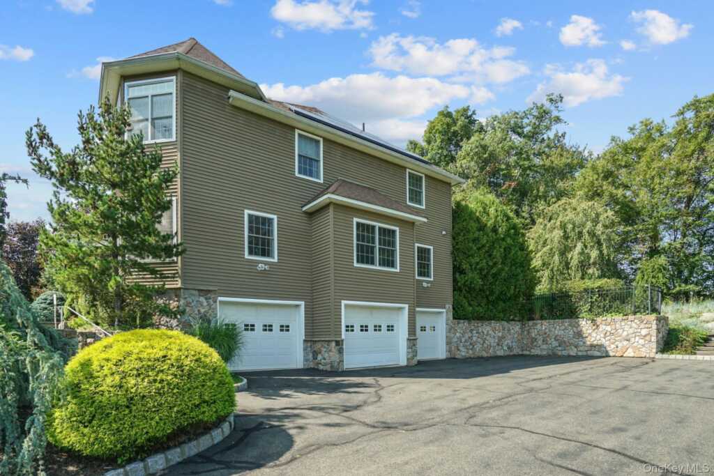 24 Charnwood Drive, Suffern, NY 10901 - Photo 39 of 46