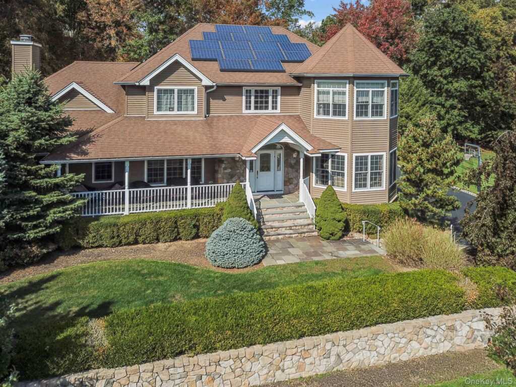 24 Charnwood Drive, Suffern, NY 10901 - Photo 4 of 46