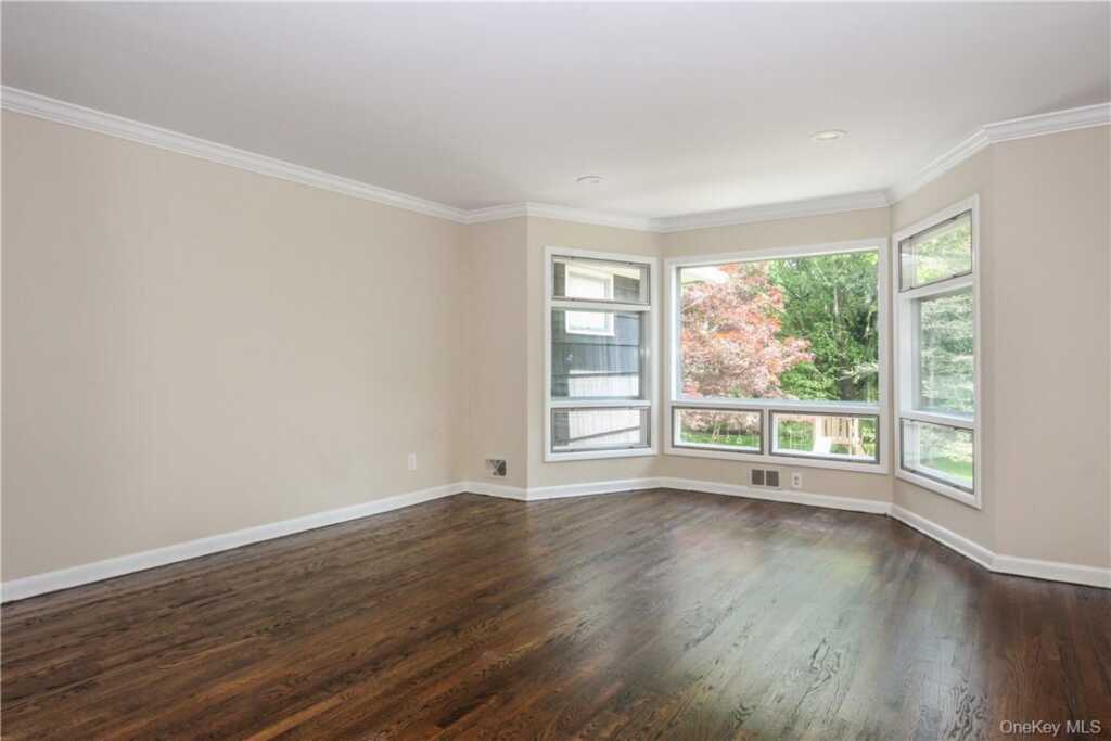 205 Soundview Avenue, White Plains, NY 10606 - Photo 6 of 23