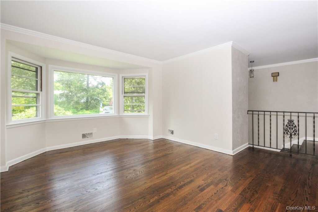 205 Soundview Avenue, White Plains, NY 10606 - Photo 7 of 23
