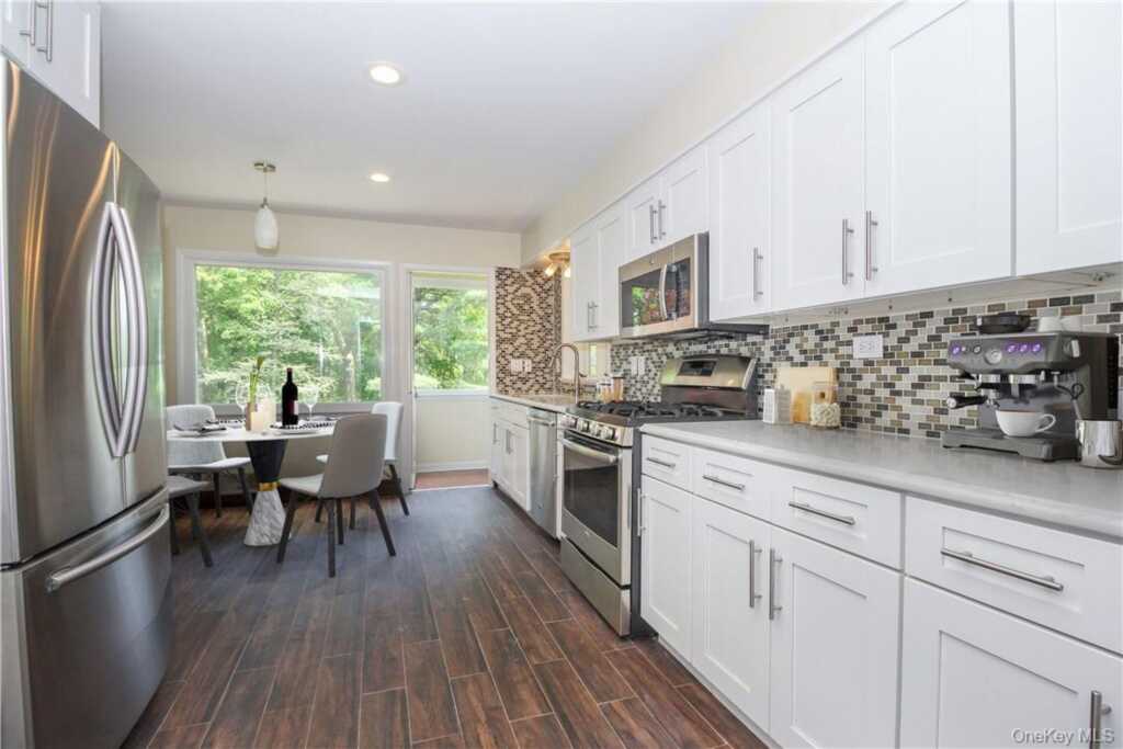 205 Soundview Avenue, White Plains, NY 10606 - Photo 8 of 23
