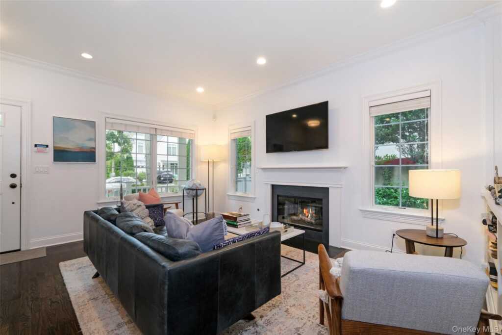 23 Cedar Place, Rye, NY 10580 - Photo 3 of 24