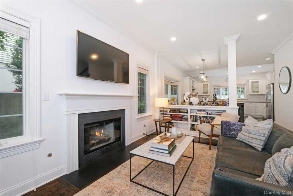 23 Cedar Place, Rye, NY 10580 - Photo 4 of 24