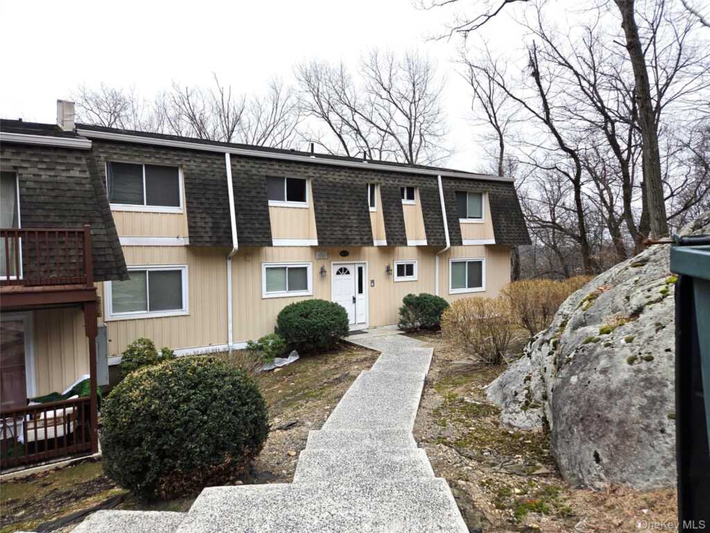 18 Pavilion Ridge Way, Unit #16, Suffern, NY 10901