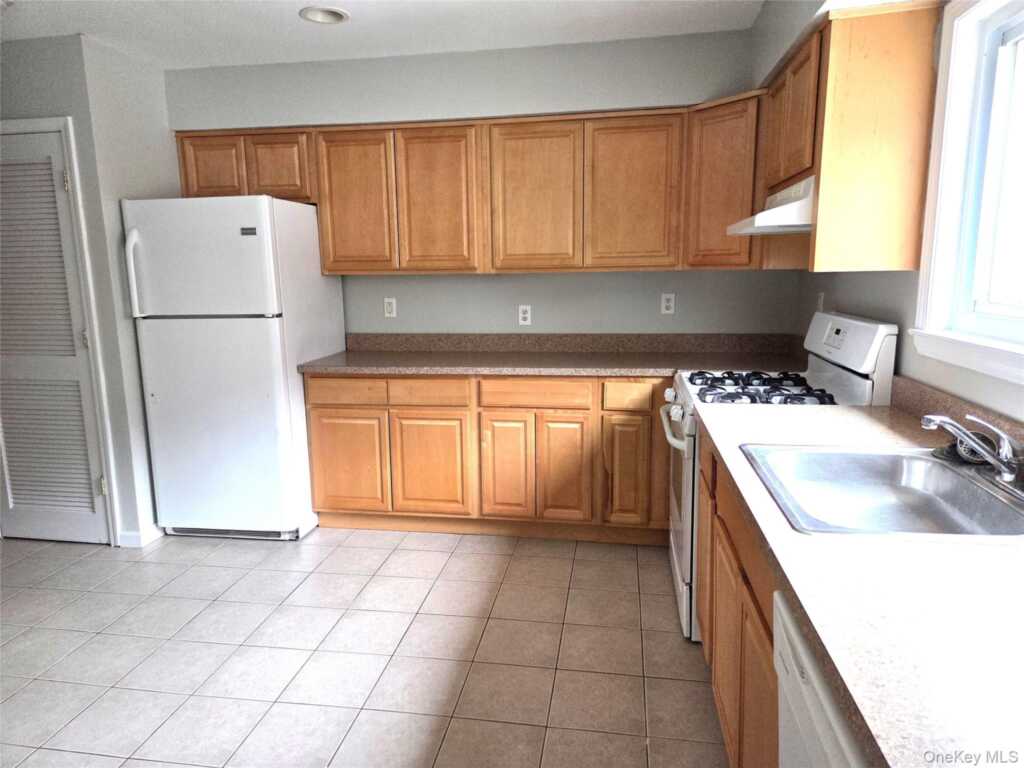 18 Pavilion Ridge Way, Unit #16, Suffern, NY 10901 - Photo 10 of 14