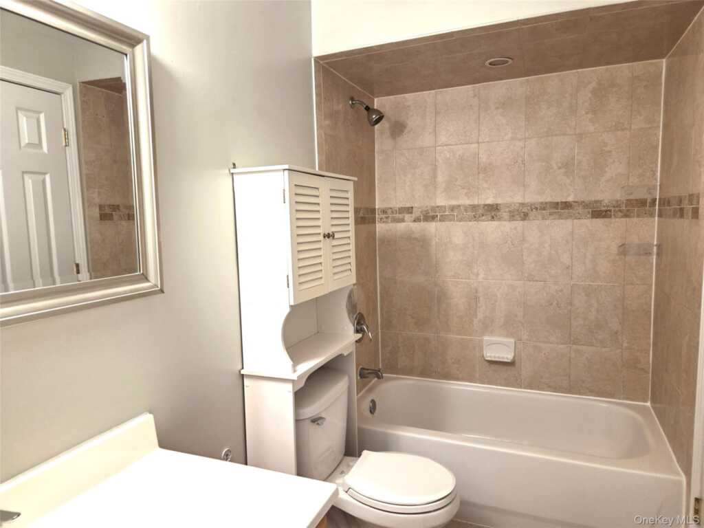 18 Pavilion Ridge Way, Unit #16, Suffern, NY 10901 - Photo 5 of 14