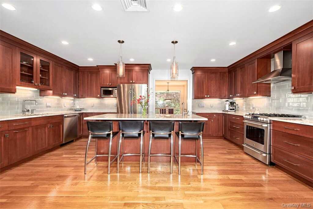 21 Douglas Circle, Rye, NY 10580 - Photo 10 of 28