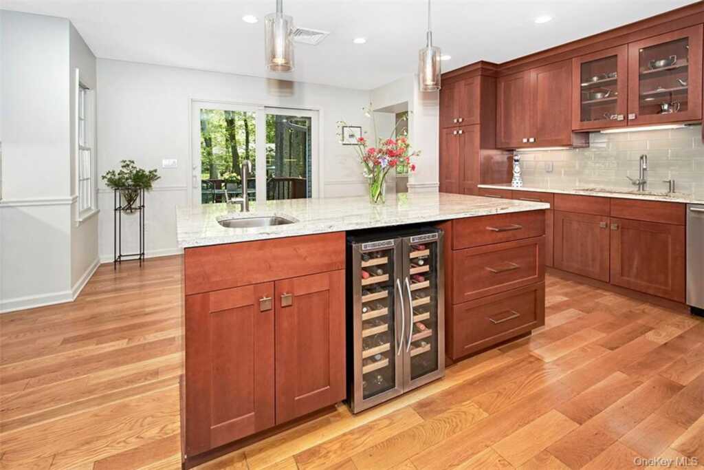 21 Douglas Circle, Rye, NY 10580 - Photo 11 of 28