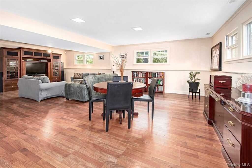 21 Douglas Circle, Rye, NY 10580 - Photo 18 of 28