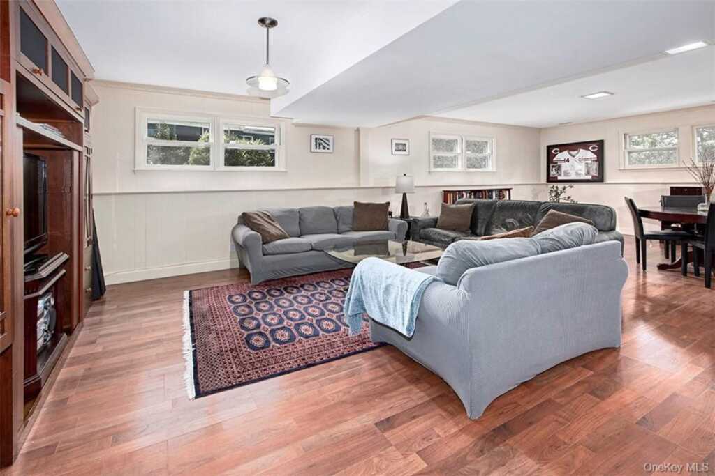 21 Douglas Circle, Rye, NY 10580 - Photo 19 of 28