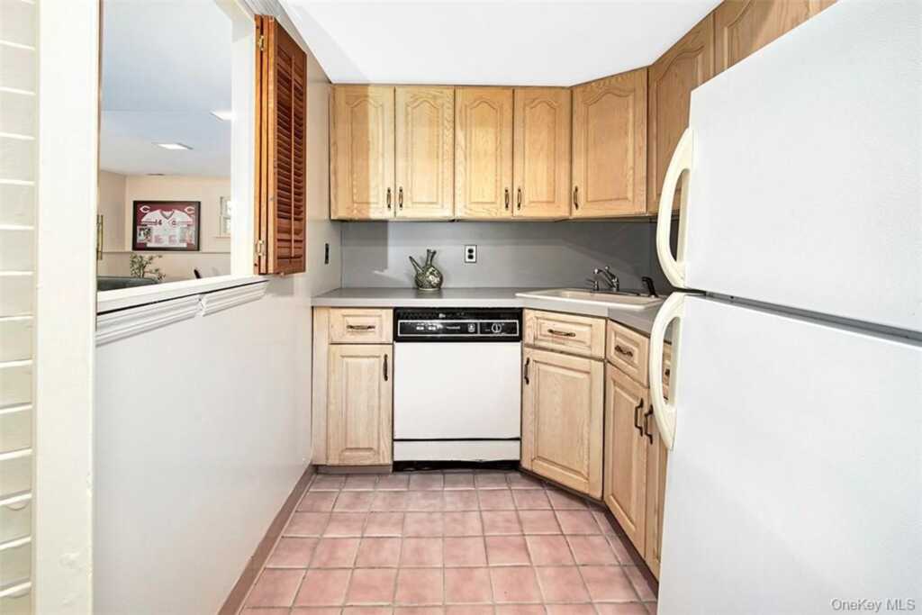 21 Douglas Circle, Rye, NY 10580 - Photo 20 of 28