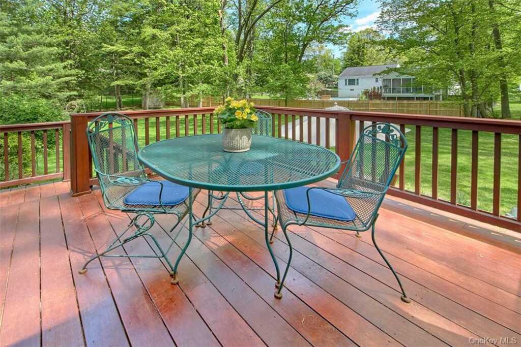 21 Douglas Circle, Rye, NY 10580 - Photo 24 of 28