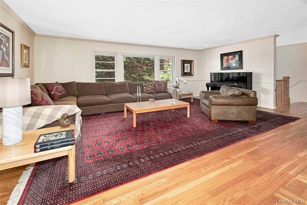 21 Douglas Circle, Rye, NY 10580 - Photo 4 of 28