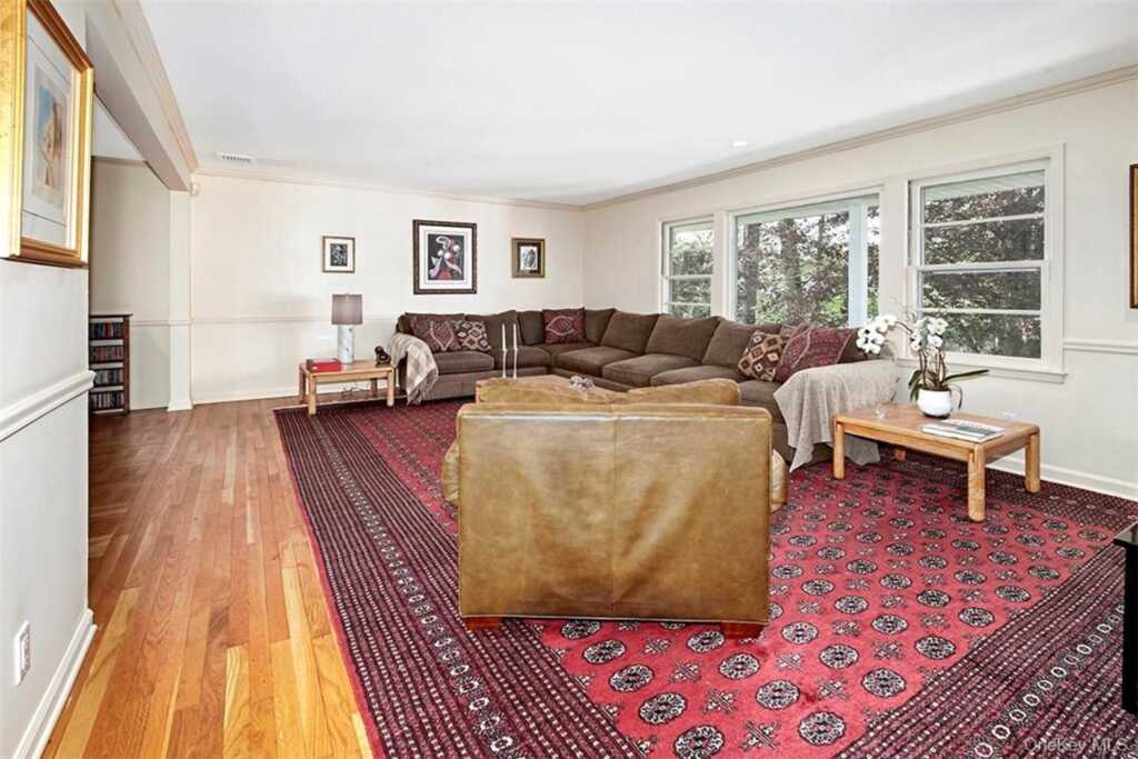 21 Douglas Circle, Rye, NY 10580 - Photo 5 of 28