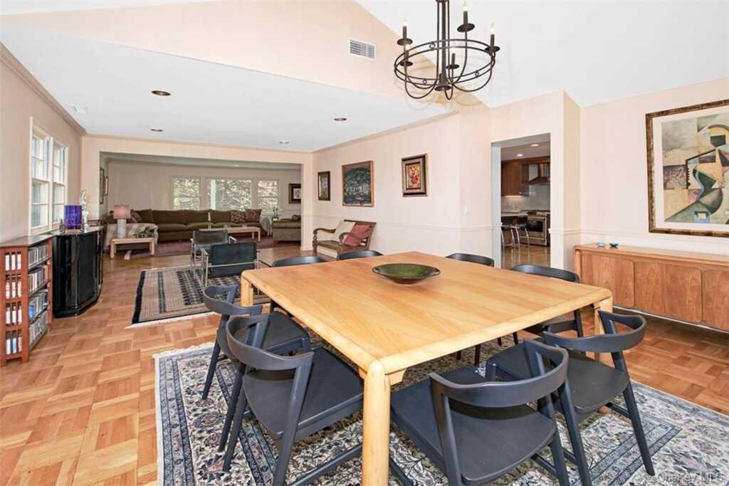 21 Douglas Circle, Rye, NY 10580 - Photo 8 of 28