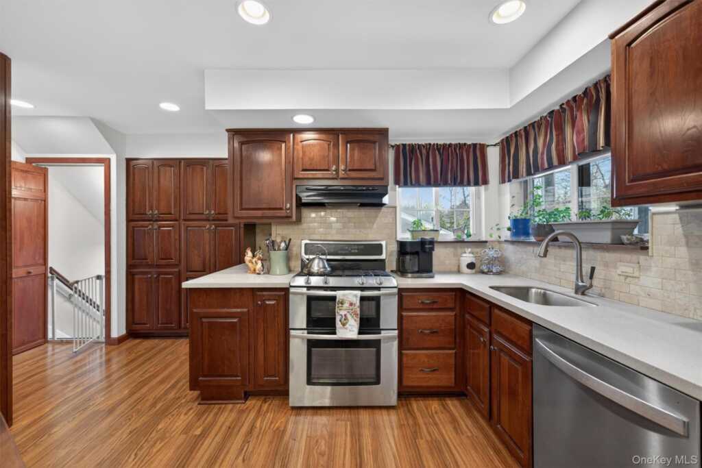 22 Morris Drive, New City, NY 10956 - Photo 12 of 38