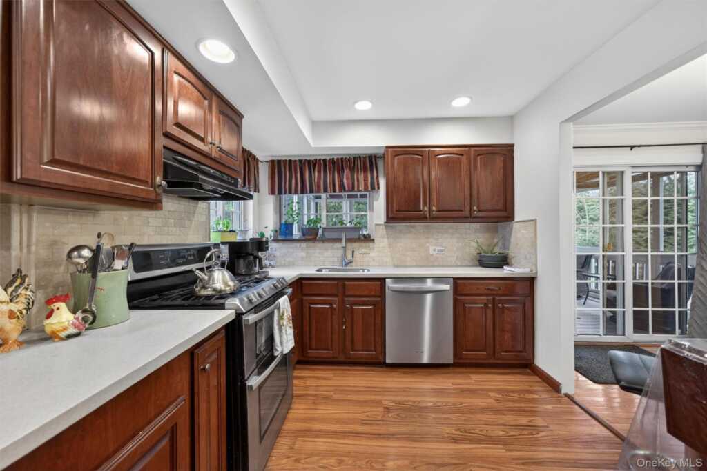 22 Morris Drive, New City, NY 10956 - Photo 13 of 38