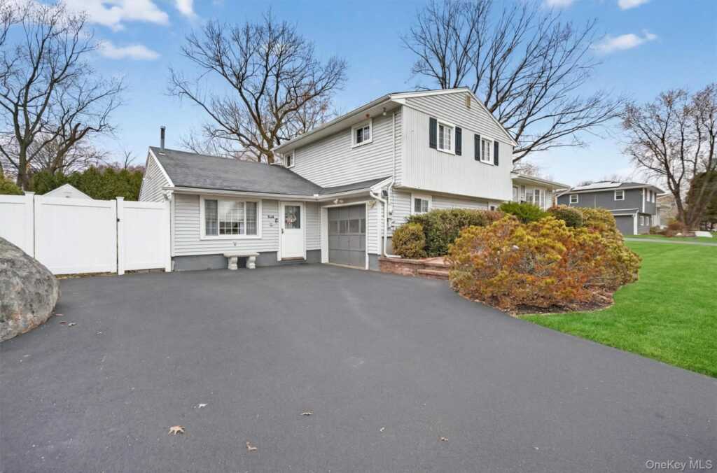 22 Morris Drive, New City, NY 10956 - Photo 4 of 38