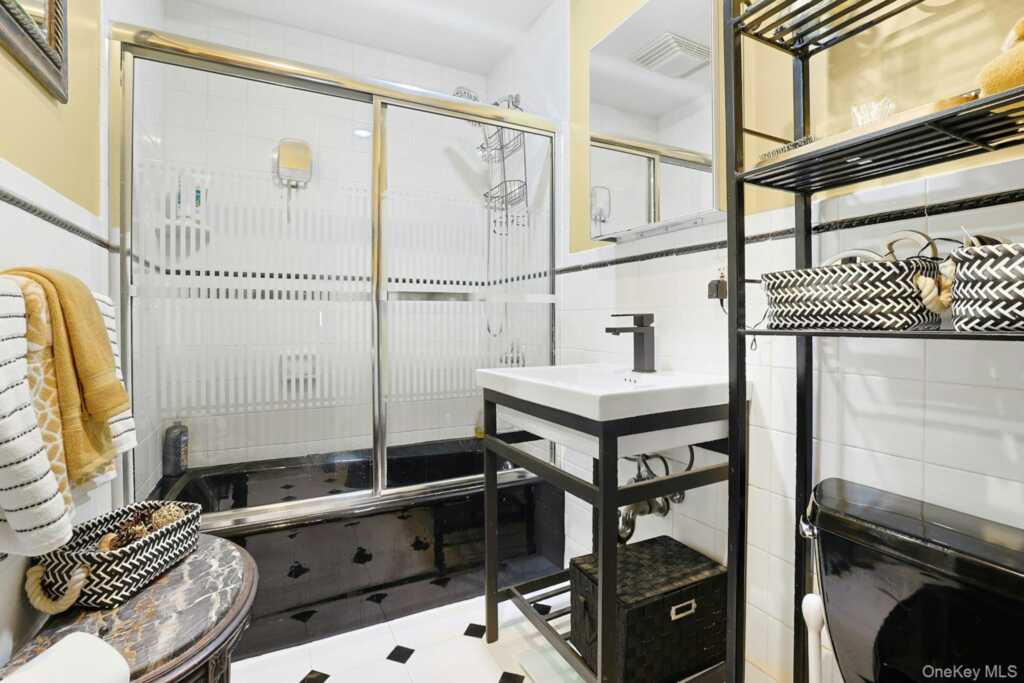 39 Neptune Avenue, New Rochelle, NY 10805 - Photo 11 of 28