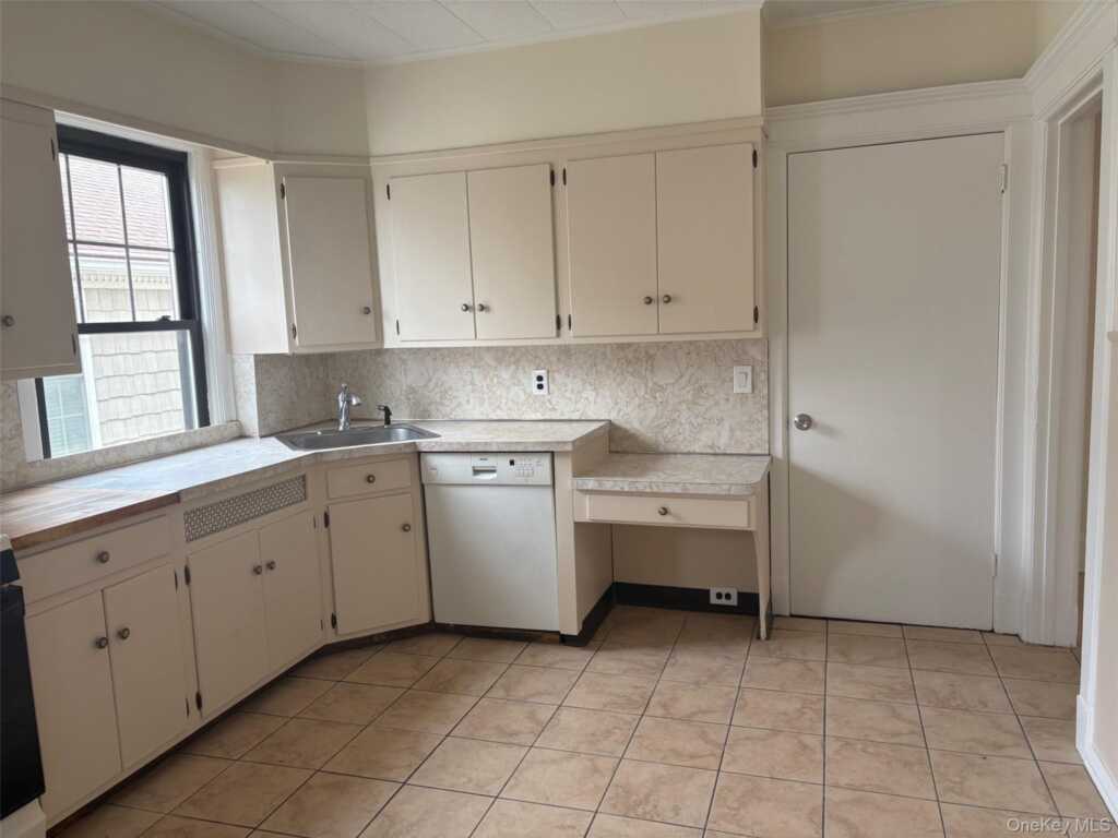 39 Neptune Avenue, New Rochelle, NY 10805 - Photo 14 of 28