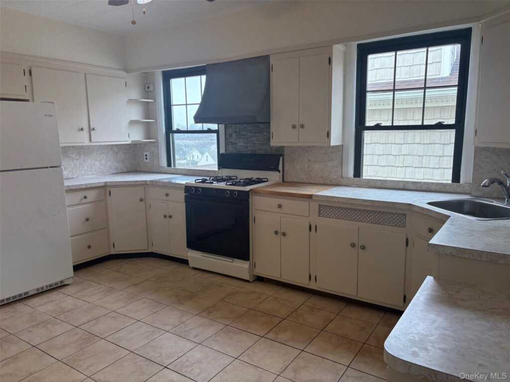 39 Neptune Avenue, New Rochelle, NY 10805 - Photo 15 of 28