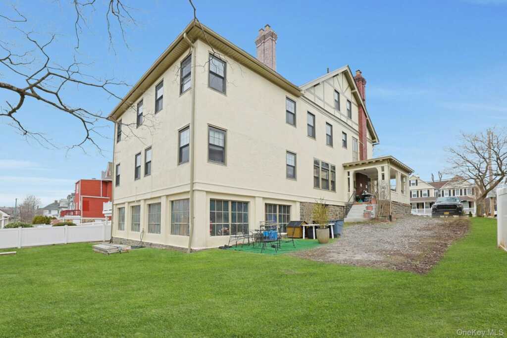 39 Neptune Avenue, New Rochelle, NY 10805 - Photo 2 of 28