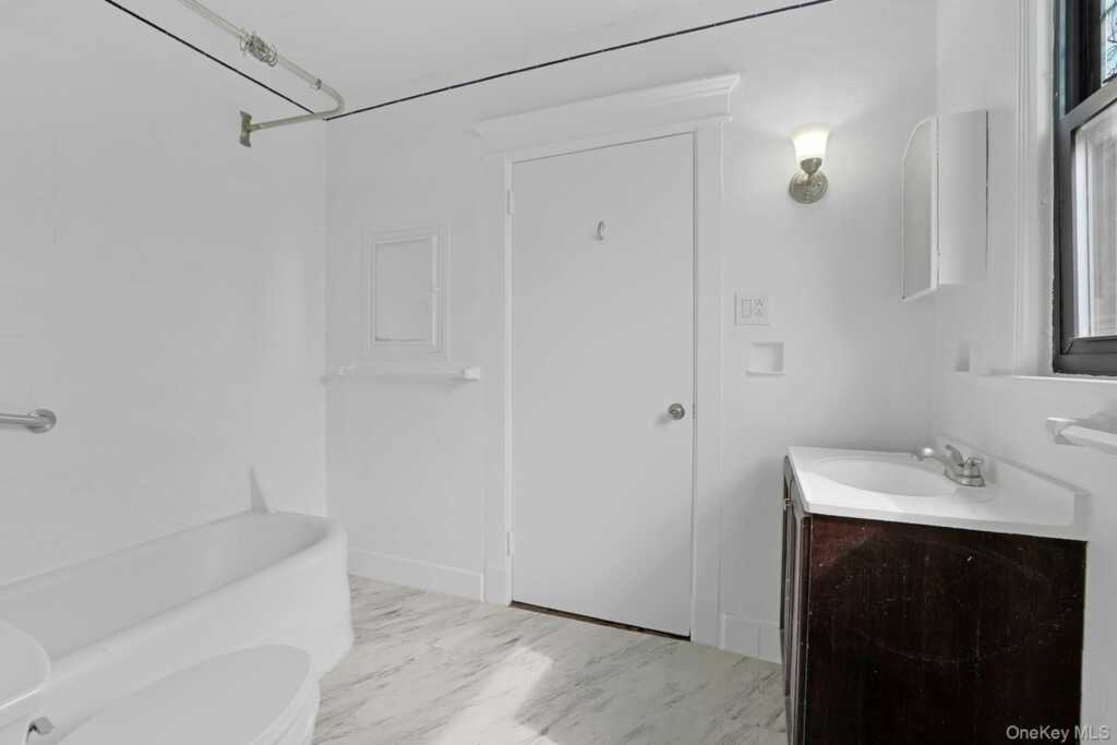 39 Neptune Avenue, New Rochelle, NY 10805 - Photo 21 of 28