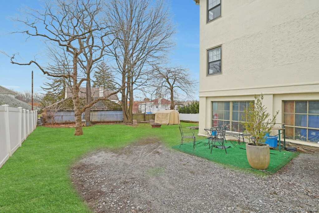 39 Neptune Avenue, New Rochelle, NY 10805 - Photo 22 of 28