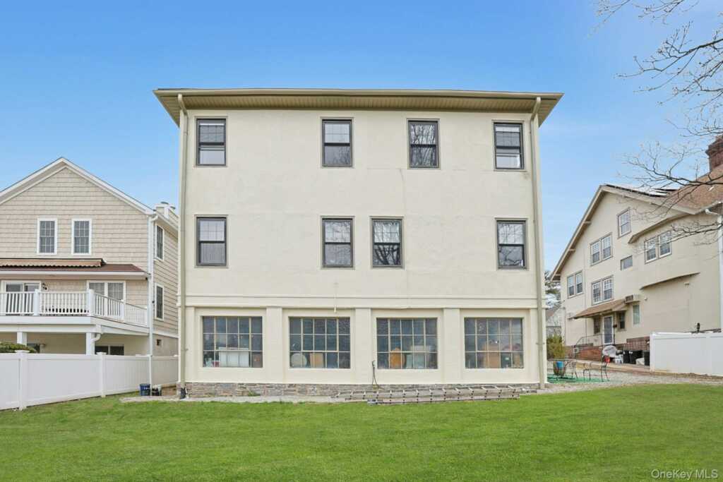 39 Neptune Avenue, New Rochelle, NY 10805 - Photo 23 of 28