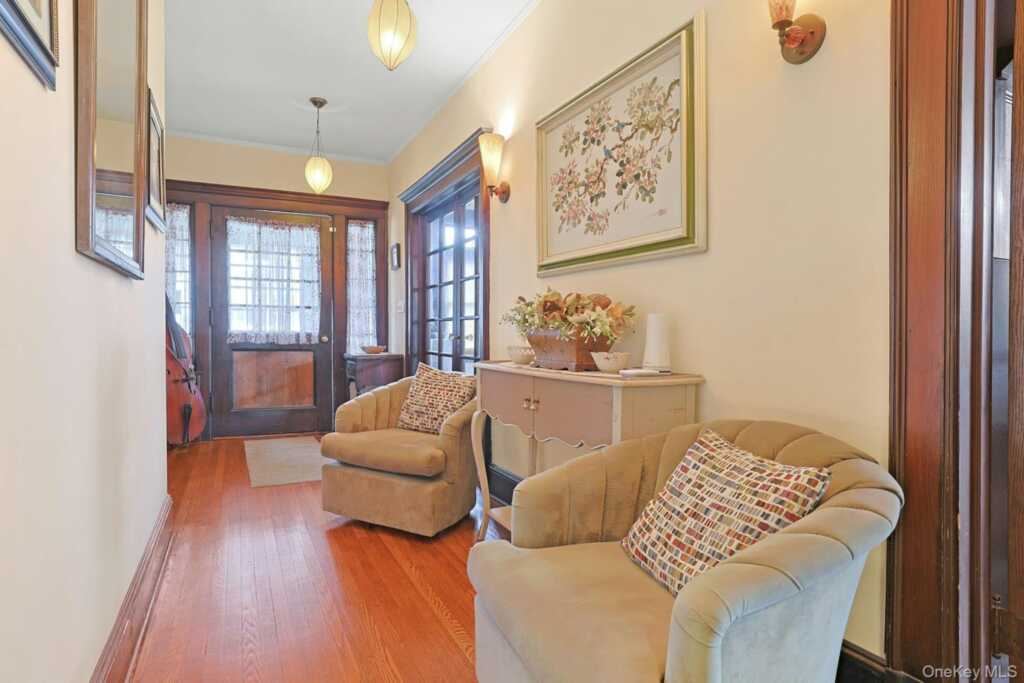 39 Neptune Avenue, New Rochelle, NY 10805 - Photo 5 of 28