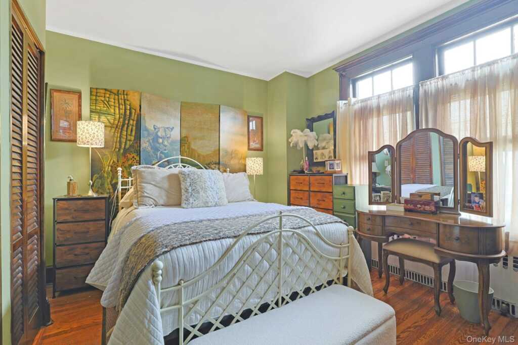 39 Neptune Avenue, New Rochelle, NY 10805 - Photo 9 of 28