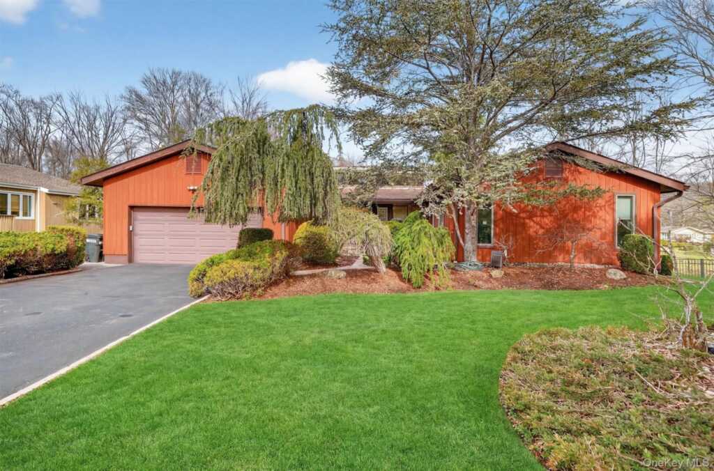 8 Augusta Court, New City, NY 10956 - Photo 2 of 38